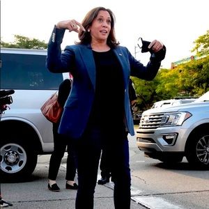 Chucks and Pearls…🖤🤍💙